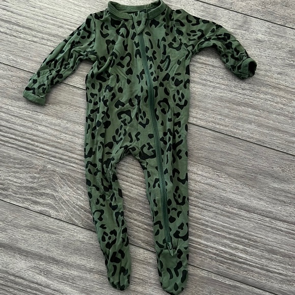 Kyte BABY Other - Kyte 0-3m Hunter Leopard Zippered Footie PJs